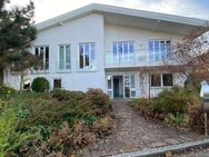 Schöner Wohnen in moderner Villa mit wundervollem Garten! - Bodelshausen
