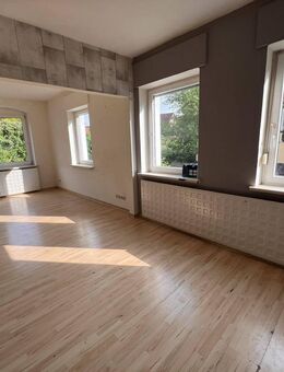 2 Einfamilienhäuser + mehrere Nebengebäude auf 6000m² in traumhafter Lage! Pferdehaltung möglich! - Adelebsen