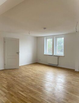 !! DachgeschossTraum !! mit offenem Wohnbereich, Parkett u. Balkon - Apolda