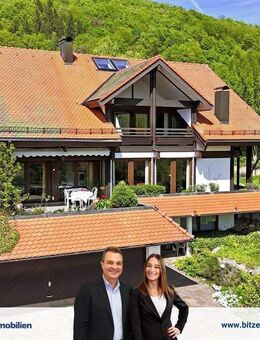 Transparente Eleganz - Design aus Holz und Glas in bester Wohnlage - Albstadt