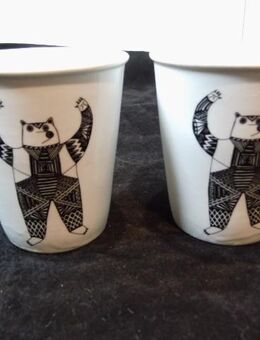 2 Becher designed for Tiger by Rebecca Lajboschitz je 5,- - Flensburg