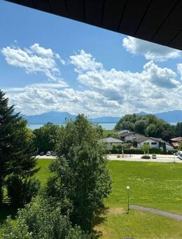 Wohntraum mit See- und Bergblick: 3-Zi.-DG-Wohnung am Chiemsee, 5 Min. zum Ufer - Seeon-Seebruck