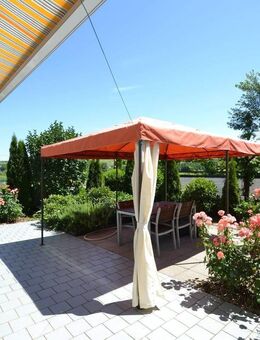 Großzügiges Einfamilienhaus mit 3 Wohneinheiten, Garten, Garagen, unterkellert und Weitblick - Ensch