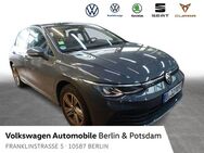 VW Golf, 1.0 VIII eTSI Life H&K, Jahr 2021 - Berlin