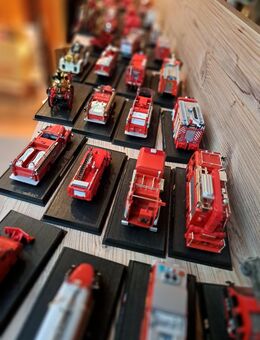 Verkaufe 100 Feuerwehrautos - Wissen Zentrum