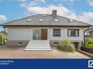 Hochwertig saniertes Zweifamilienhaus inkl. Einbauküche in ruhiger Lage von Halstenbek - Halstenbek