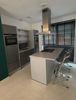 Moderne Einbauküche mit Kochinsel & Geräten – Hochwertig Nr(130) - Köln