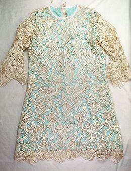 Elegantes Spitzenkleid Gr. L, Türkis/Mint mit Goldstickerei - Blieskastel