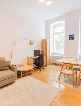 Bezugsfreie Altbauwohnung mit grünem Innenhof im begehrten Samariterkiez - Berlin