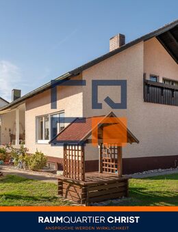 Charmantes Zweifamilienhaus, ausgebautem Dachgeschoss & vielseitigen Nutzungsmöglichkeiten - Weiherhammer