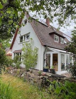 HH-Volksdorf: Freundlicher Altbau mit Anbau sowie Niedrigenergiehaus mit Wohnrecht - Hamburg