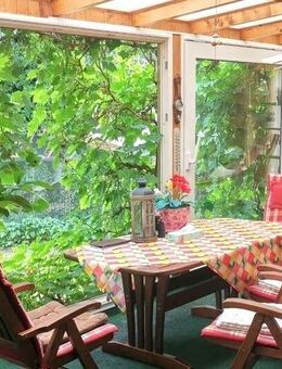 Freistehendes Einfamilienhaus mit Einliegerwohnung und traumhaftem Garten - Künzelsau