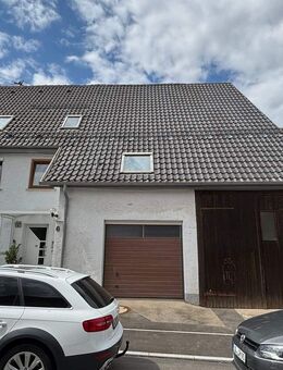 EINFAMILIENHAUS MIT SCHEUNE UND VIEL POTENZIAL IN LAICHINGEN/MACHTOLSHEIM - Laichingen