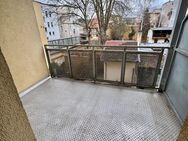 ==3.Zimmer-Wohnung mit Balkon, Einbauküche, Kamin & Bad mit Wa/Du und Fenster== - Gera