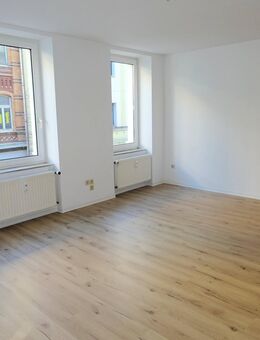 * mit Fahrstuhl * 4 Zimmer Wohnung im Zentrum von Zwickau zu vermieten! - Zwickau