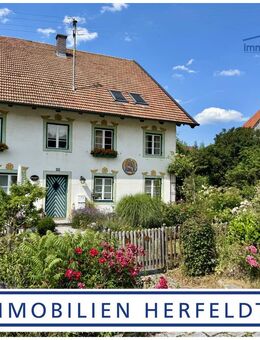 Haus im Haus: 2x ETW´s in historischem Bauernhaus mit Garten, Ausbaupotenzial und Lechblick - Vilgertshofen