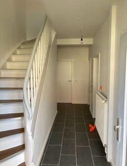 Frisch saniertes, helles Reihenhaus in ruhiger Lage von Saarbrücken [HMR-O42E01] - Saarbrücken