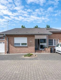 Helle 2-Zimmer-Wohnung mit Balkon in ruhigem Zweifamilienhaus - großzügig, charmant, bezugsfrei. - Mönchengladbach