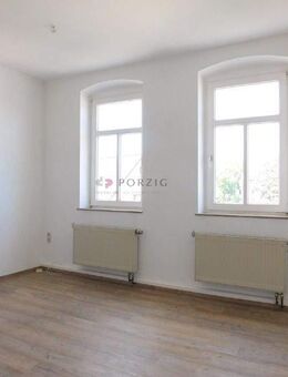 Großzügige Dachgeschossperle mit 3 Zimmern & Einbauküche! - Limbach-Oberfrohna