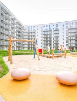 Sonnendurchflutete Wohlfühloase mit eleganter Einbauküche, Loggia und Tiefgaragenstellplatz - Frankfurt (Main)