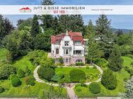 Exklusive,herrschaftliche Jugendstilvilla mit großem parkähnlichen Garten und Garagen in Baden-Baden - Baden-Baden