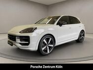 Porsche Cayenne, GTS Carbon-Deisgn, Jahr 2022 - Köln