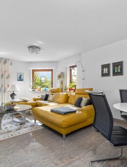 Toplage mit Traumausblick 6,5-Zimmer-Maisonette-Wohnung mit 2 Balkonen, Garage und Stellplatz in 79183 Waldkirch - Waldkirch