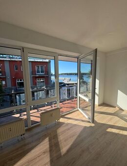 Sonnige 2-Zimmer-Wohnung am Hafen / direkt über der Hafenkneipe - Waren (Müritz)