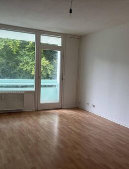 Großzügige - 2,5-Zimmer-Wohnung mit Loggia in Mettenhof zu mieten - Kiel