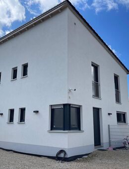 Freistehendes Haus mit Doppelgarage und Lager in Burgthann-Oberferrieden - Burgthann