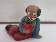 Gilde-Clown, seitlich sitzend - Witten