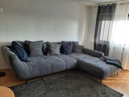 Gemütliche Wohnzimmercouch mit Federkern im Sitz - Limburgerhof