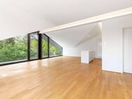 Modernes Zuhause in Pasing: Helle 2,5-Zimmer-Dachgeschoss-Wohnung mit Balkon - München