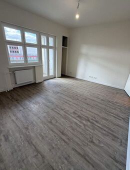 Bezugsfreie 2-Zimmer-Wohnung im Herzen von Tegel - frisch saniert mit Balkon - Berlin