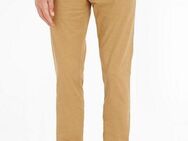 Tommy Jeans Chinohose TJM SCANTON CHINO PANT mit Markenlabel