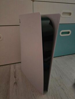 Playstation 5 mit 2 Controllern und 4 Spiele - Wesseling