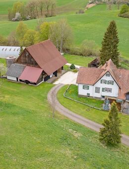 Wohnhaus mit Stallungen und großem Grundstück in absoluter Alleinlage; ideal für Tierhaltung - Tuningen