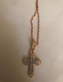 Kreuz mit Kette in Dresden verschenken - Berlin