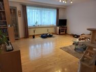 Gut geschnittene 3 Zimmer-Wohnug in Neu-Ulm Pfuhl mit Balkon und Einzelgarage - Neu Ulm