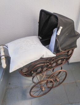 Nostalgischer Puppenwagen - Essen