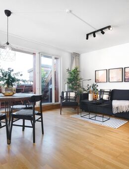 Sunny 3-room top floor flat in a prime location - Berlin