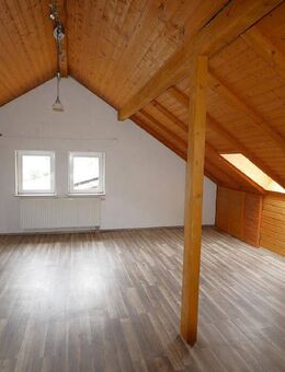 Uriges 1-Zimmer-Apartment mit EBK und Carport in Dörfles-Esbach - Dörfles-Esbach