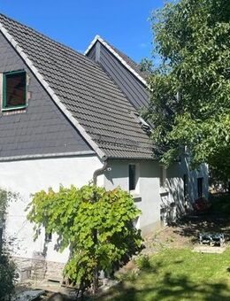 Freistehende 1 - 2-Fam.-Haus-Villa mit schönem Garten und 3 Garagen! - Hemer