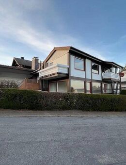 provisionsfrei: Attraktives Einfamilienhaus mit großzügiger Holzterrasse und Aussenkamin - Karlsbad