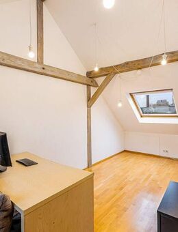 Offenes Wohnen im Kurpark - lichtdurchflutete 2,5-Zimmer-Dachwohnung mit Loftcharakter - Stuttgart