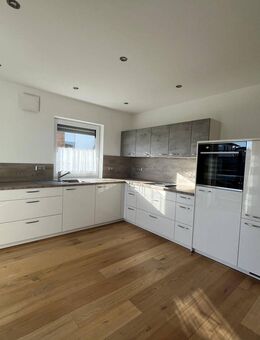 Traumhafte 2-Zimmer Wohnung barrierefrei mit Einbauküche und 2 Balkonen - Tittling