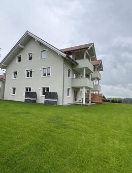 Sonnige 3-Zimmer-Erdgeschosswohnung mit super Aussicht und schöner Terrasse + zwei Stellplätze - Bogen