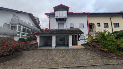 Renoviertes Zweifamilienhaus inklusive Einliegerwohnung, ruhige Lage, großer Garten und Wintergarten