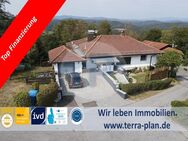 BUNGALOW MIT EINLIEGERWOHNUNG, GASTRONOMIE SOWIE NEBENGEBÄUDEN IN HÖHEN AUSSICHTSLAGE - Fürstenstein