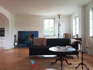 EFH/DHH, Reetdach, Wundervoller Garten, Grdstk. ca. 860 m², Wfl. ca. 121 m², Kaminofen, 4 Zi., 2 Bäder, Carport, elektrisches Tor - Wusterhusen
